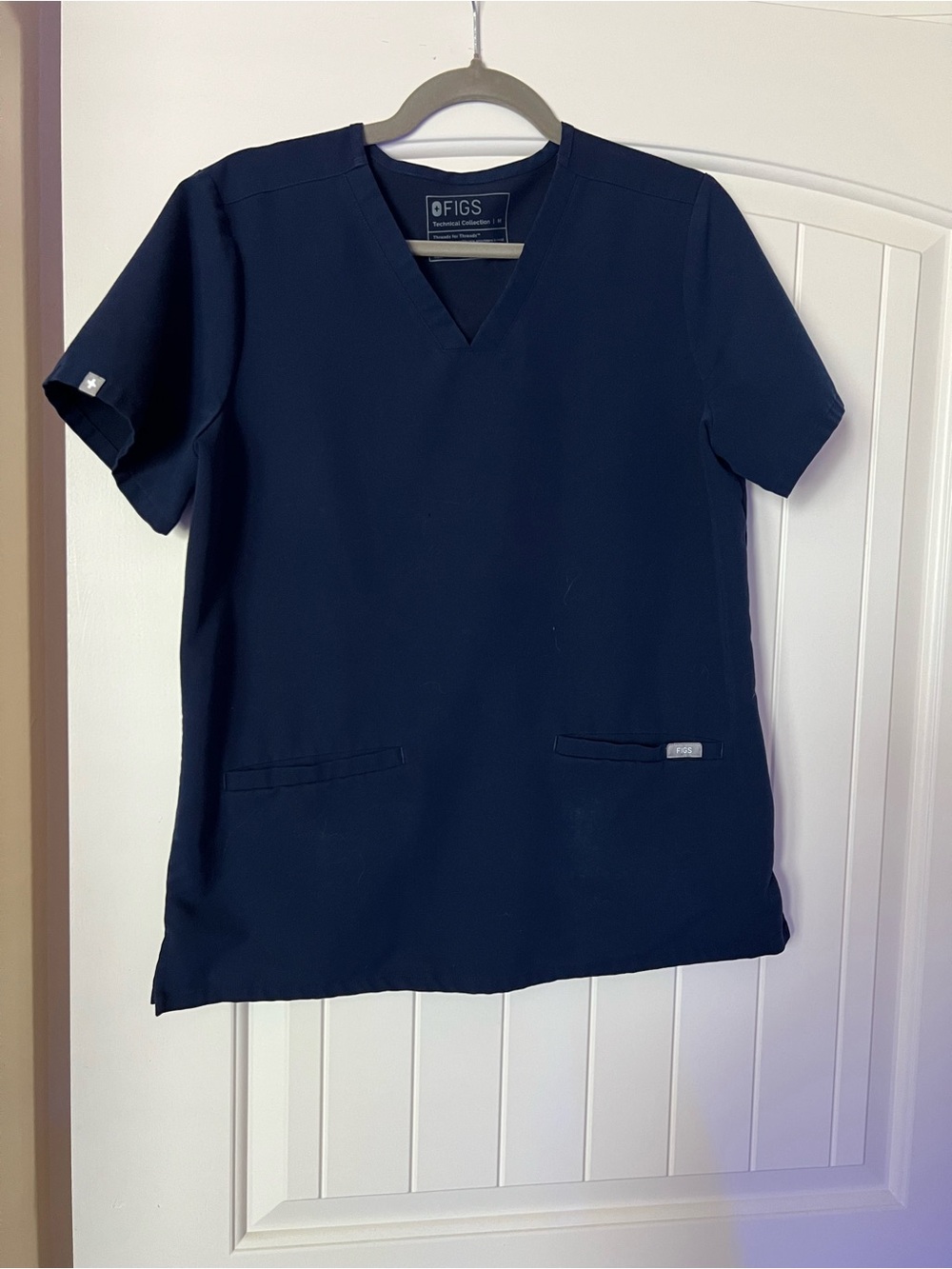 FIGS Women's Navy Casma Scrub Top Size Medium